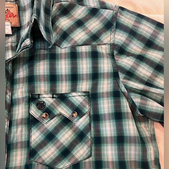 Wrangler Button Up - Picture 4 of 4